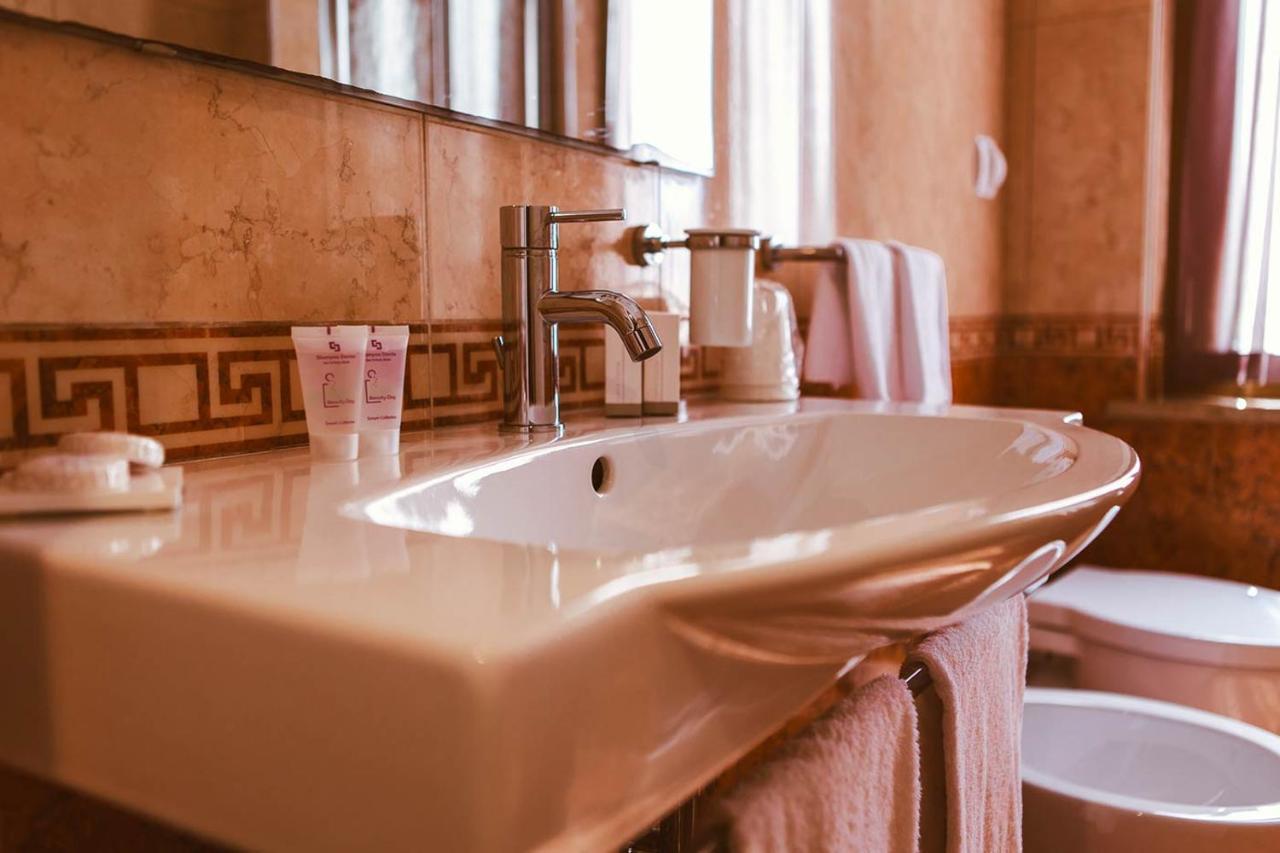 Hotel Patriarchi อากวีเลยา ภายนอก รูปภาพ